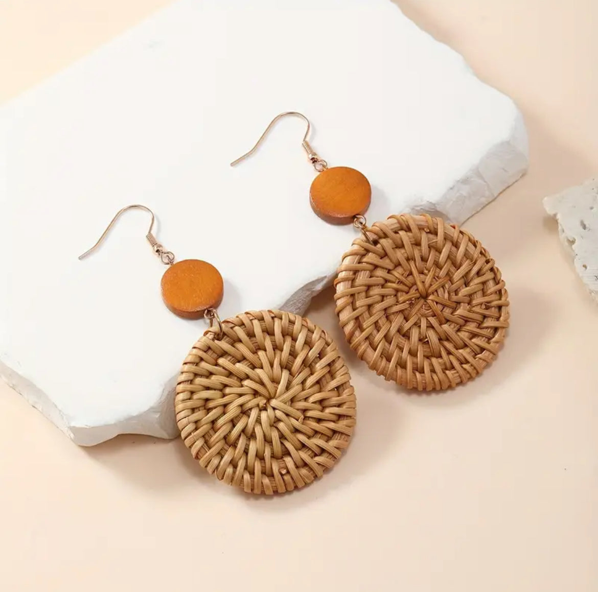 Crema pajita Earrings